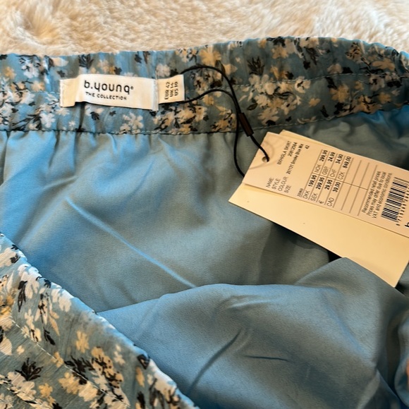 Nwt. B young skirt - Picture 4 of 5